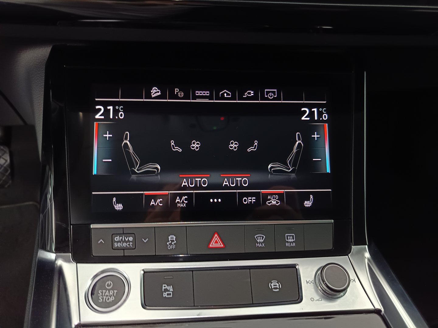 Audi e-tron 55 quattro 300 kW Business | Bild 25 von 32