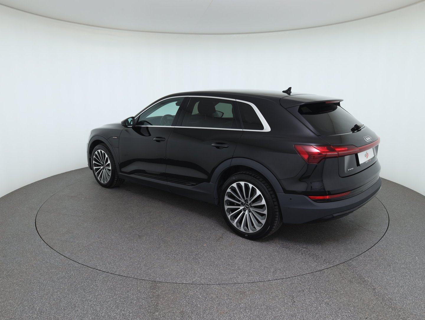 Audi e-tron 55 quattro 300 kW Business | Bild 7 von 32