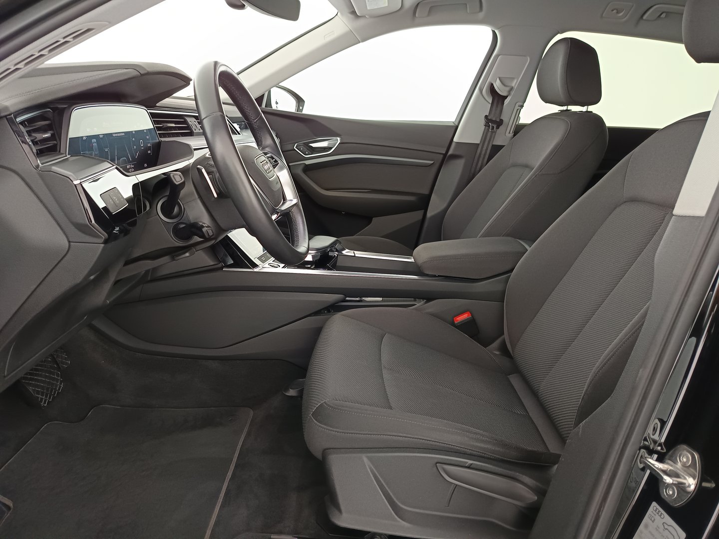 Audi e-tron 55 quattro 300 kW Business | Bild 13 von 32