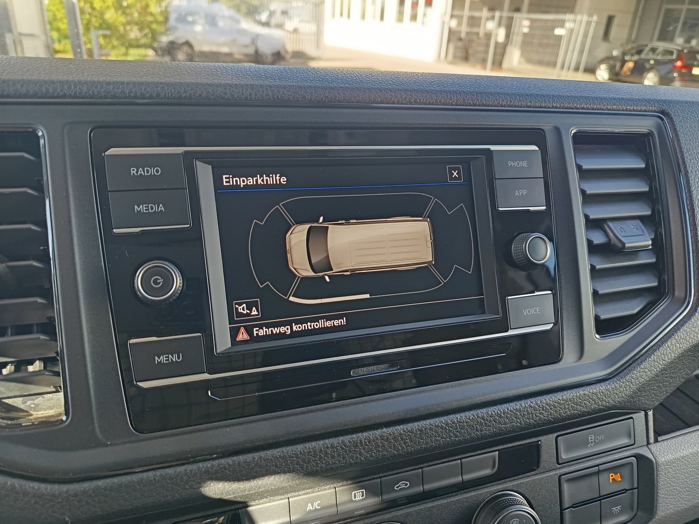 VW Crafter 35 Kastenwagen L4H3 TDI | Bild 14 von 24