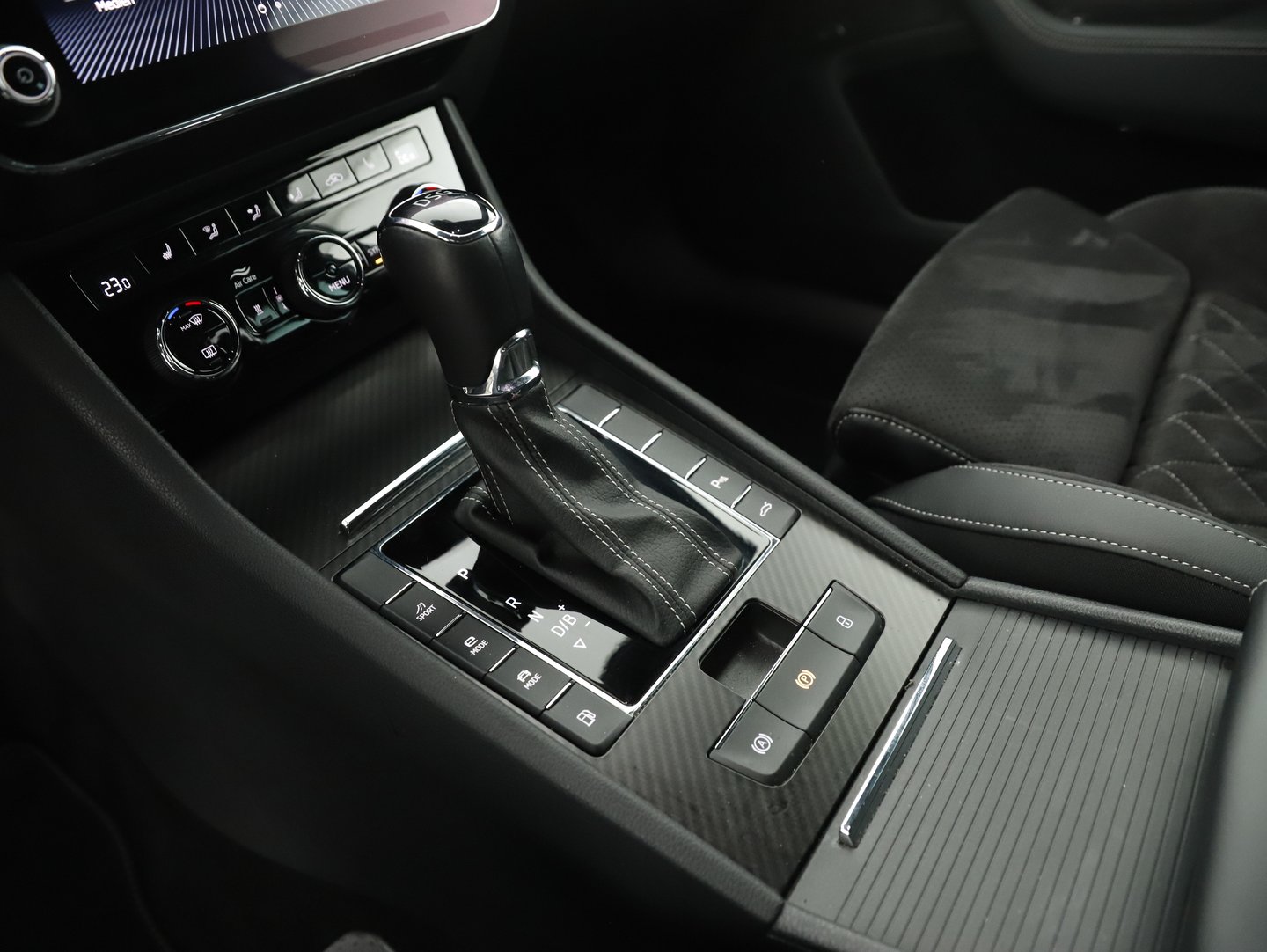 Škoda SUPERB Combi iV SPORTLINE DSG | Bild 16 von 22