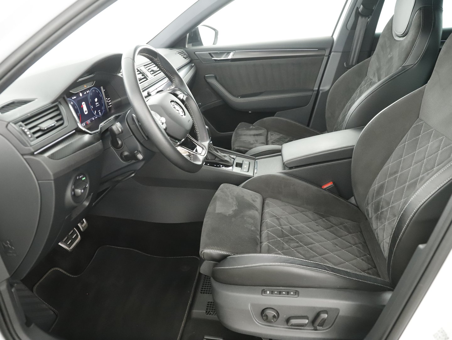 Škoda SUPERB Combi iV SPORTLINE DSG | Bild 3 von 22