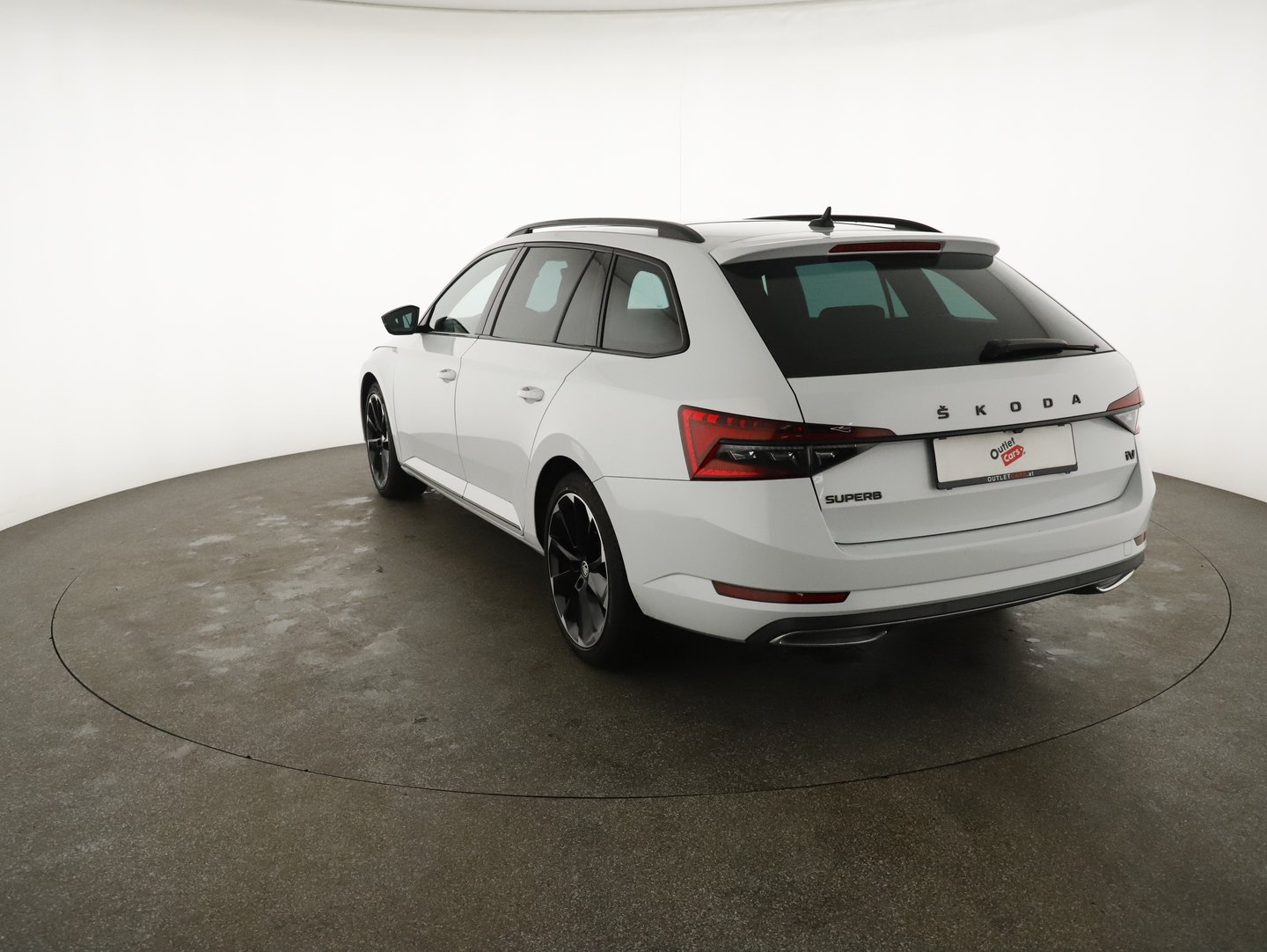 Škoda SUPERB Combi iV SPORTLINE DSG | Bild 2 von 22