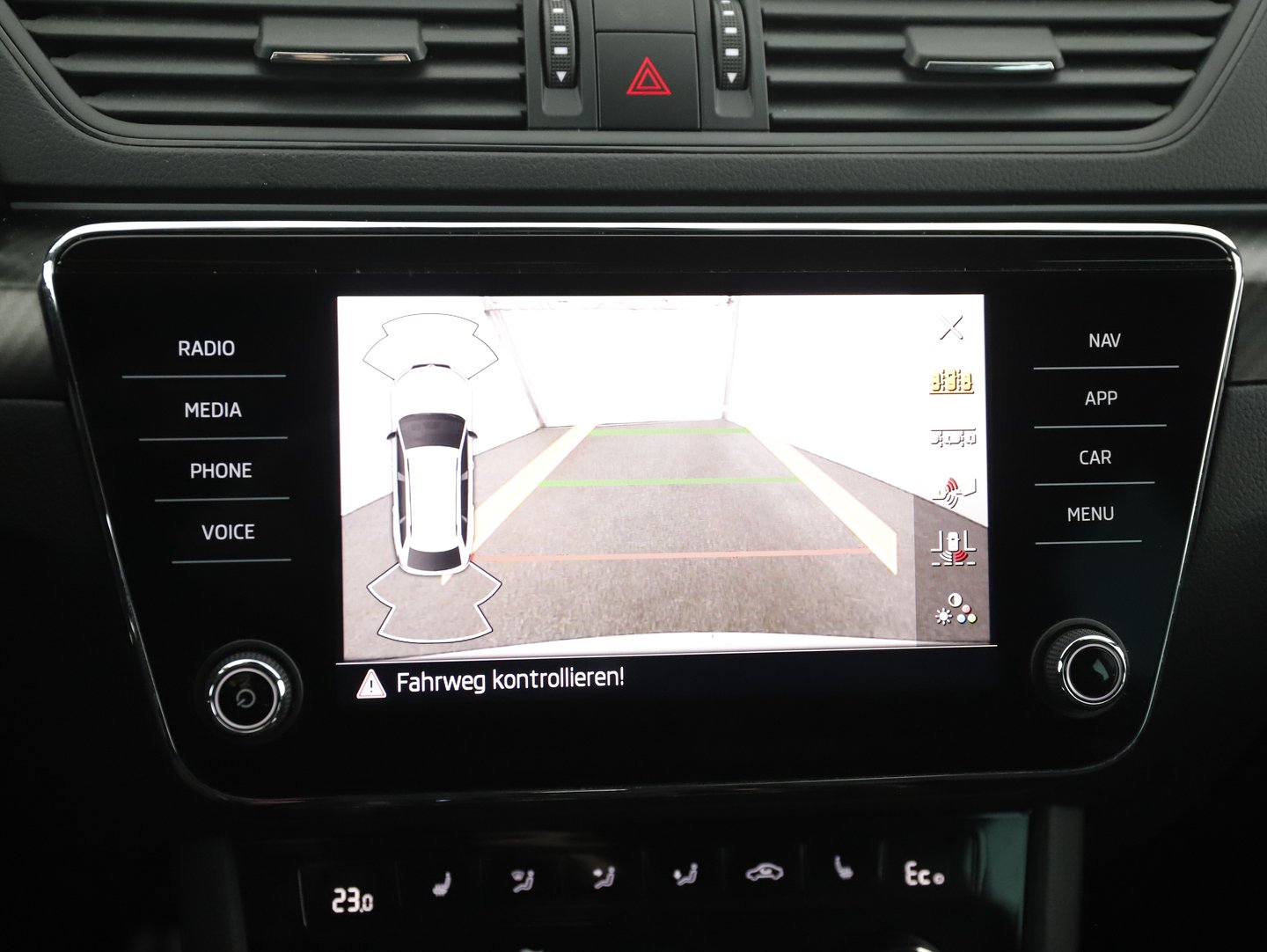 Škoda SUPERB Combi iV SPORTLINE DSG | Bild 14 von 22