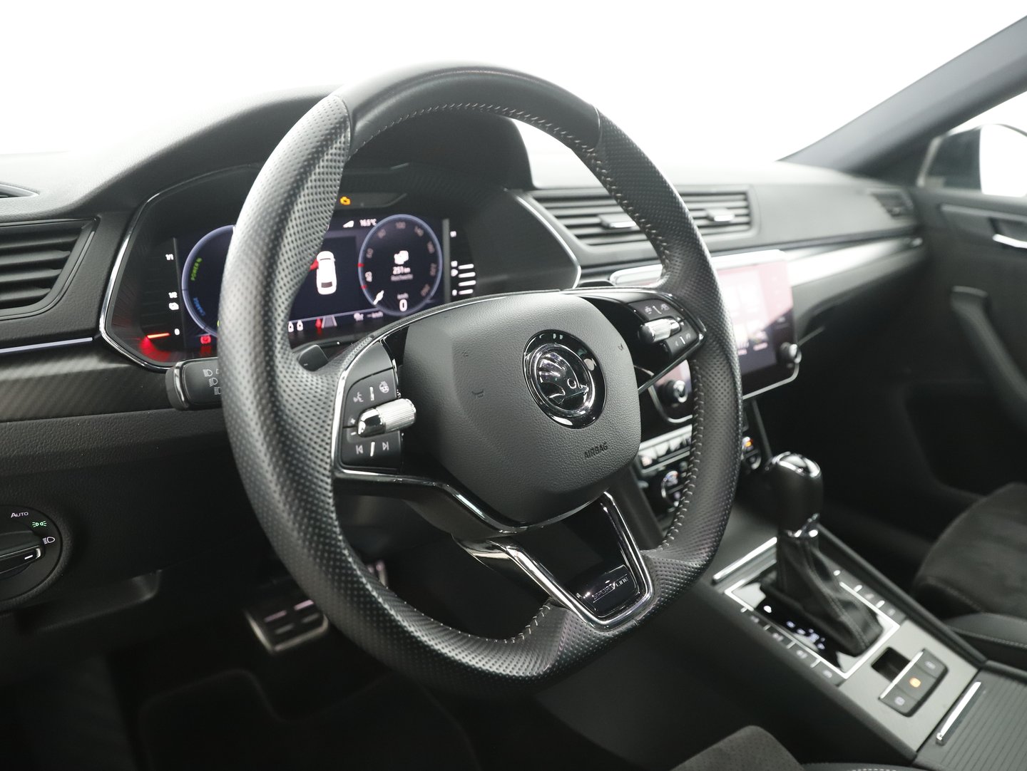 Škoda SUPERB Combi iV SPORTLINE DSG | Bild 7 von 22