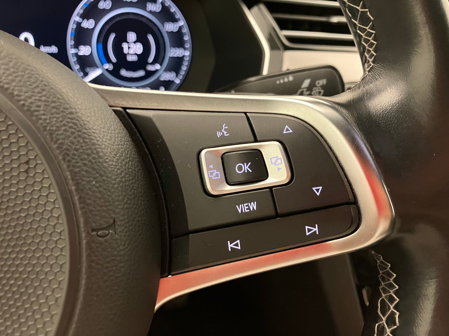 VW Arteon R-Line TSI ACT OPF DSG | Bild 17 von 33