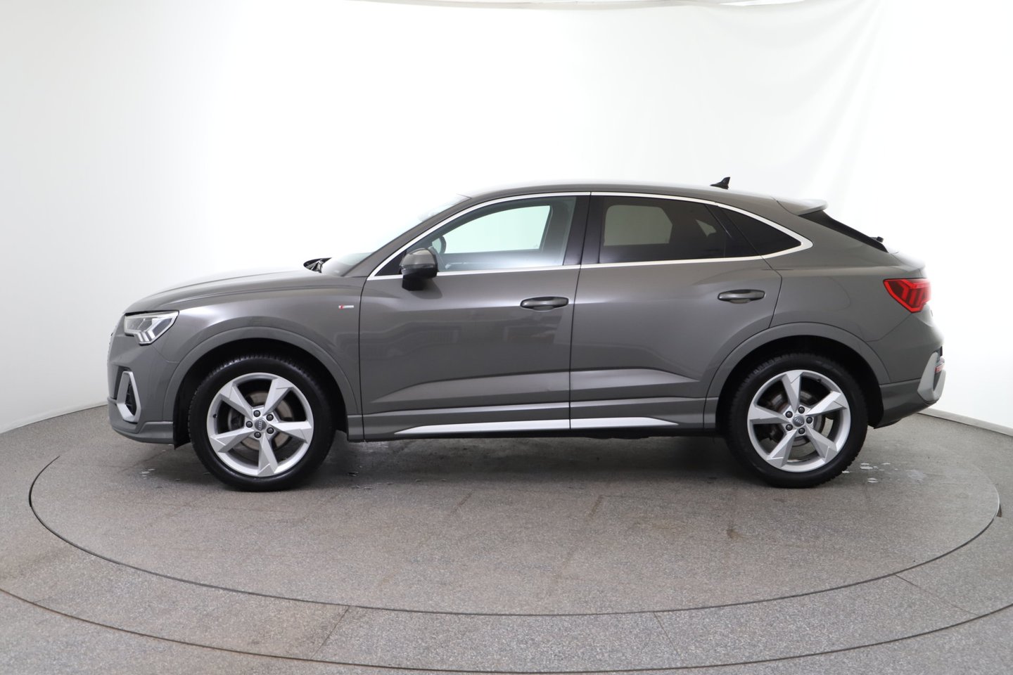 Audi Q3 Sportback 35 TFSI S line | Bild 2 von 29