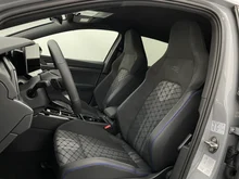 VW Golf Sport mHEV TSI DSG in Mondsteingrau Dach schwarz