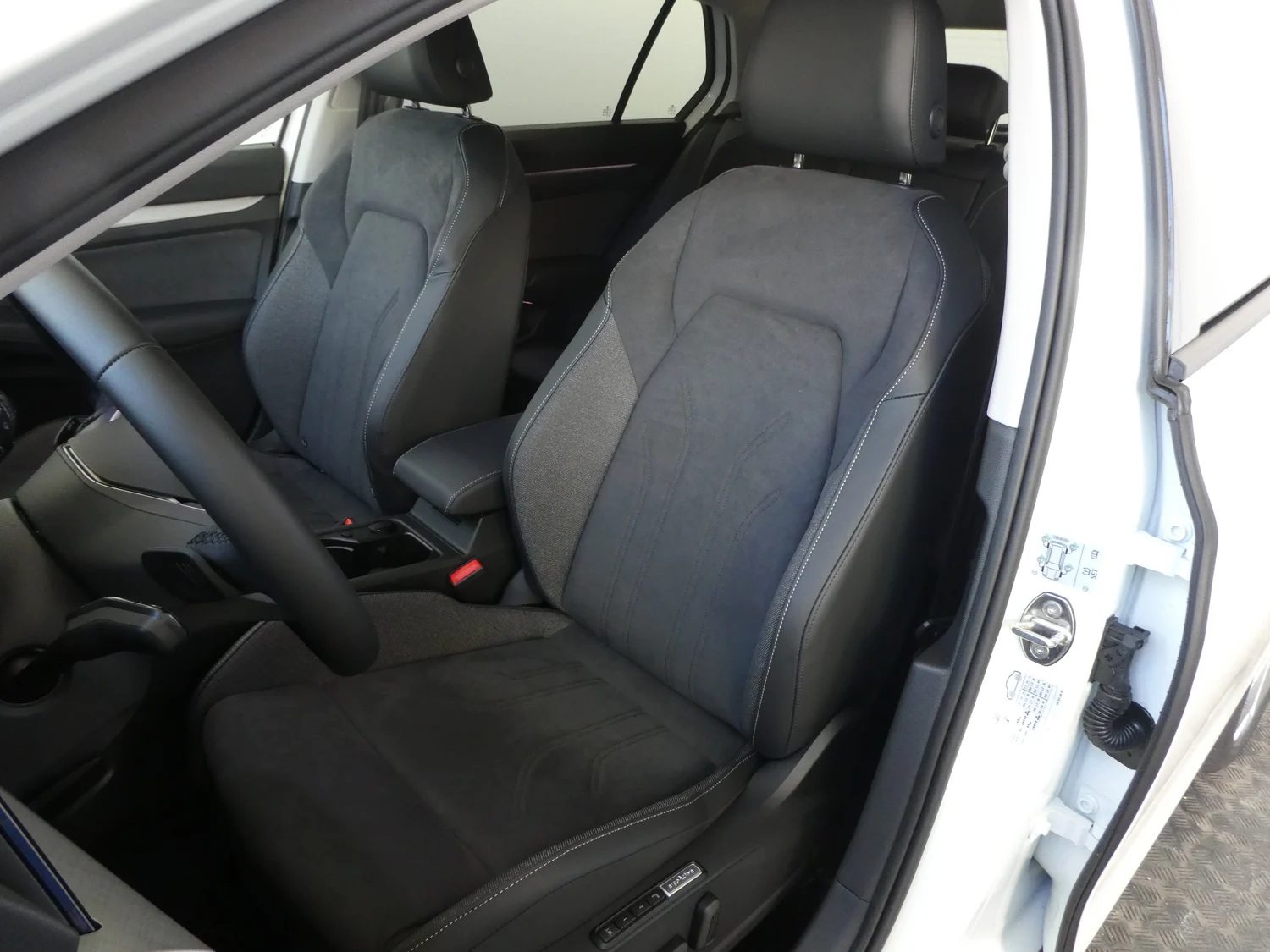 Bild eines VW Golf Rabbit eHybrid DSG 150 kW