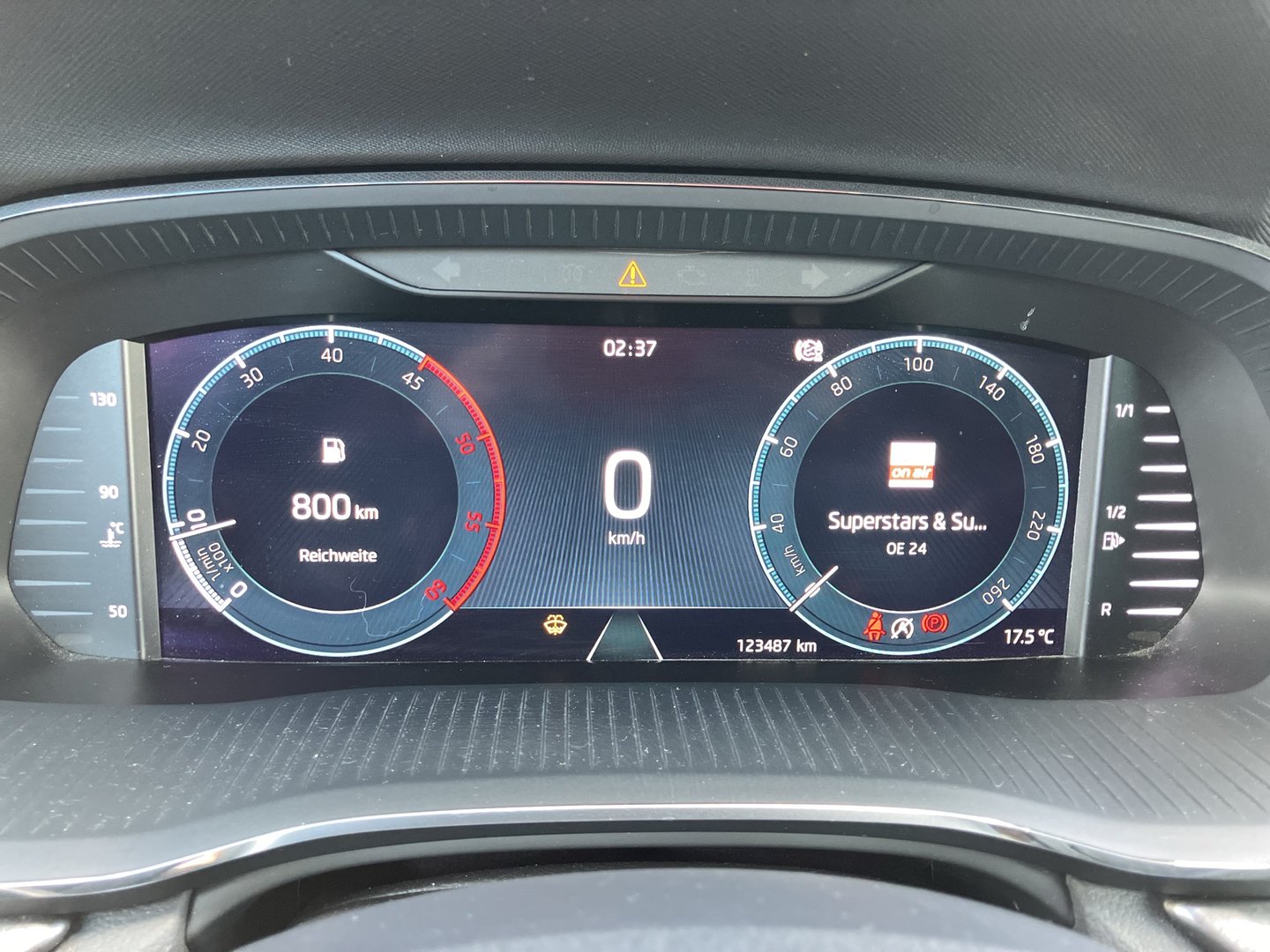 Škoda OCTAVIA Combi Business TDI | Bild 12 von 24