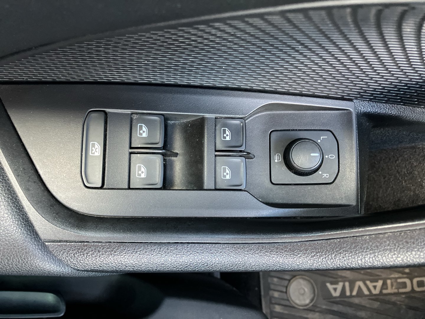 Škoda OCTAVIA Combi Business TDI | Bild 7 von 24