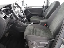VW Touran Sky TDI DSG in DELFINGRAU METALLIC