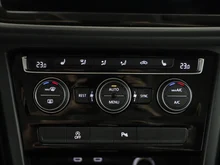 VW Touran Sky TDI DSG in DELFINGRAU METALLIC