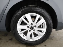 VW Touran Sky TDI DSG in DELFINGRAU METALLIC