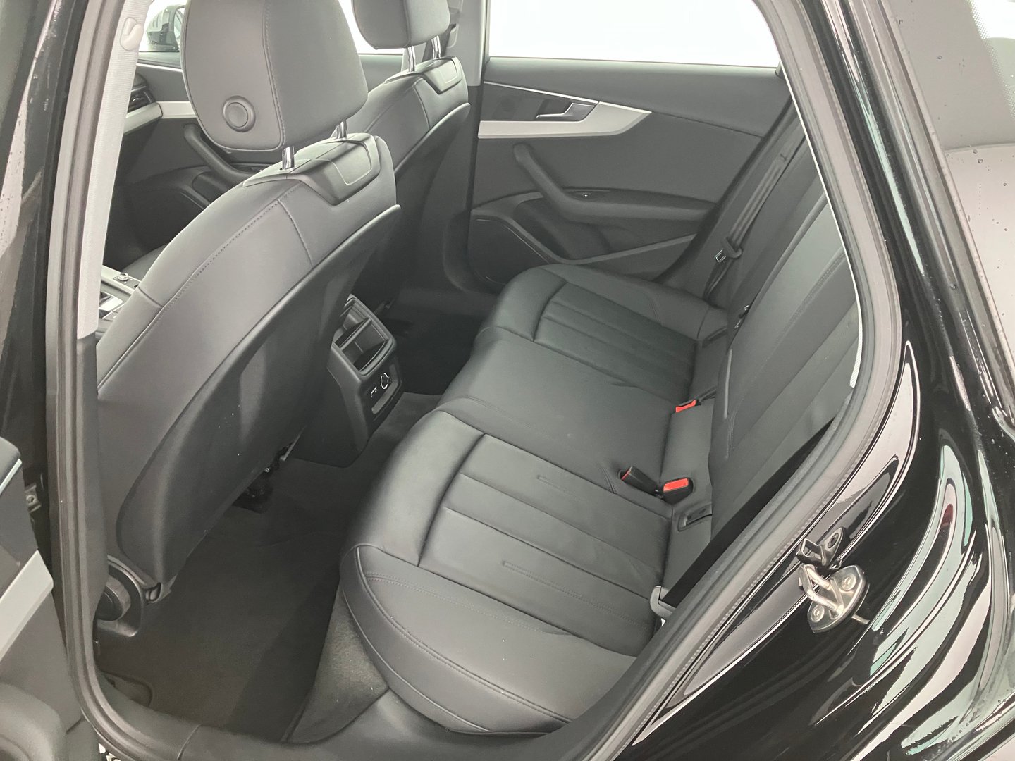 Audi A4 Avant 35 TFSI S line | Bild 8 von 12