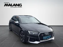 Audi RS4 Avant RS 4 Avant in mythosschwarz metallic