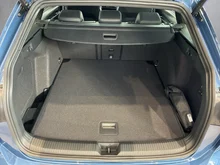 VW Golf Variant Sport mHeV DSG in Anemonenblau Metallic