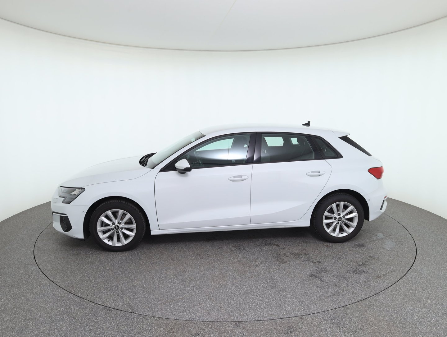 Audi A3 Sportback 30 TFSI | Bild 8 von 32