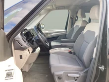 VW Multivan Business ÜH eHybrid 180 kW 4M in Deepblack Perleffekt