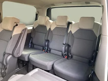 VW Multivan Business ÜH eHybrid 180 kW 4M in Deepblack Perleffekt