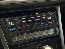 VW Touran Comfortline BMT TSI EVO in PURE WHITE