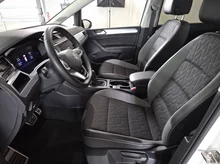 VW Touran Comfortline BMT TSI EVO in PURE WHITE