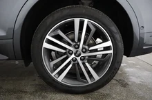 Audi Q5 55 TFSI e quattro S line in DAYTONAGRAU PERLEFFEKT