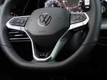 VW Golf Sport mHEV TSI DSG in Mondsteingrau