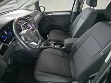 VW Touran TDI in schwarz - metallic-perleffektno