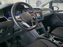 VW Touran TDI in schwarz - metallic-perleffektno