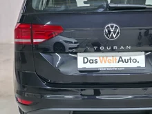 VW Touran TDI in schwarz - metallic-perleffektno