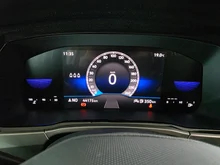 VW Touran TDI in schwarz - metallic-perleffektno