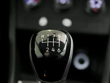 VW Touran TDI in schwarz - metallic-perleffektno