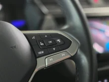 VW Touran TDI in schwarz - metallic-perleffektno
