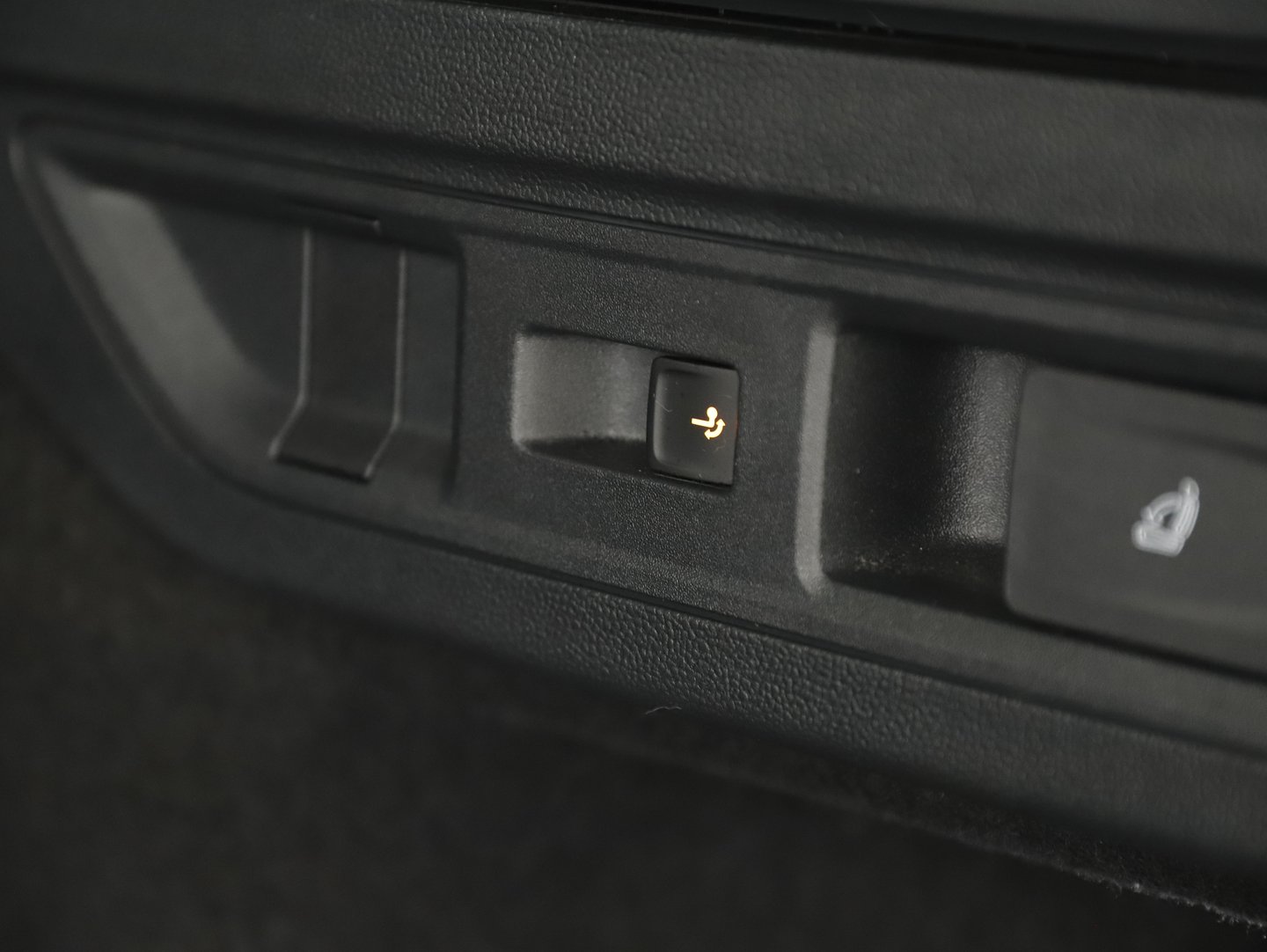 VW Passat Variant Business eTSI DSG | Bild 22 von 24