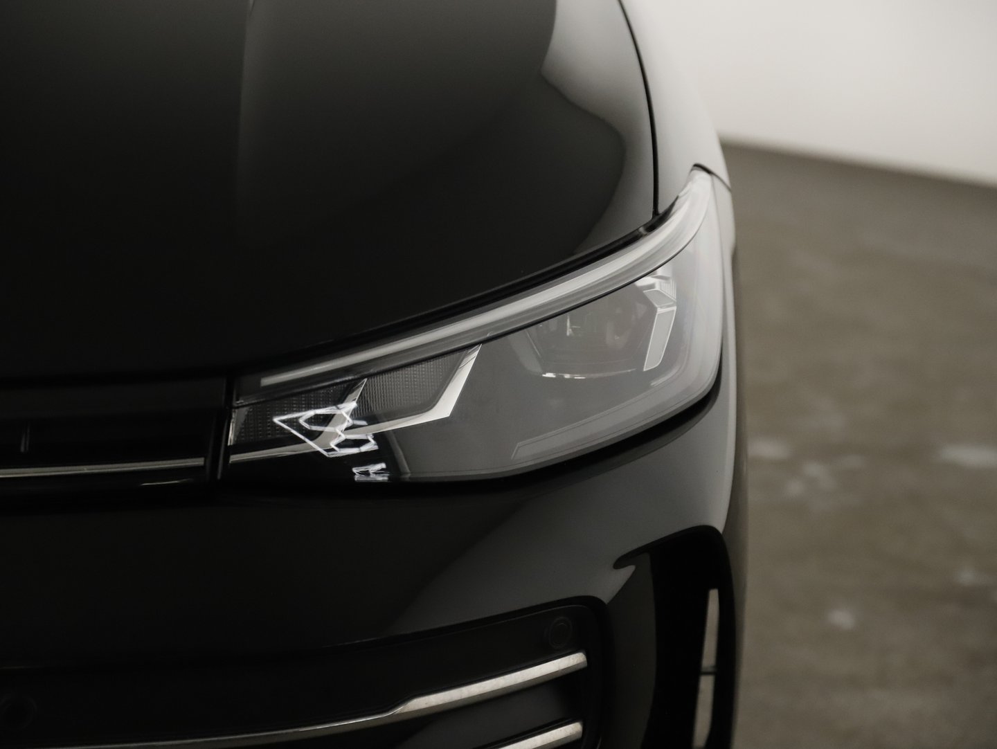 VW Passat Variant Business eTSI DSG | Bild 3 von 24