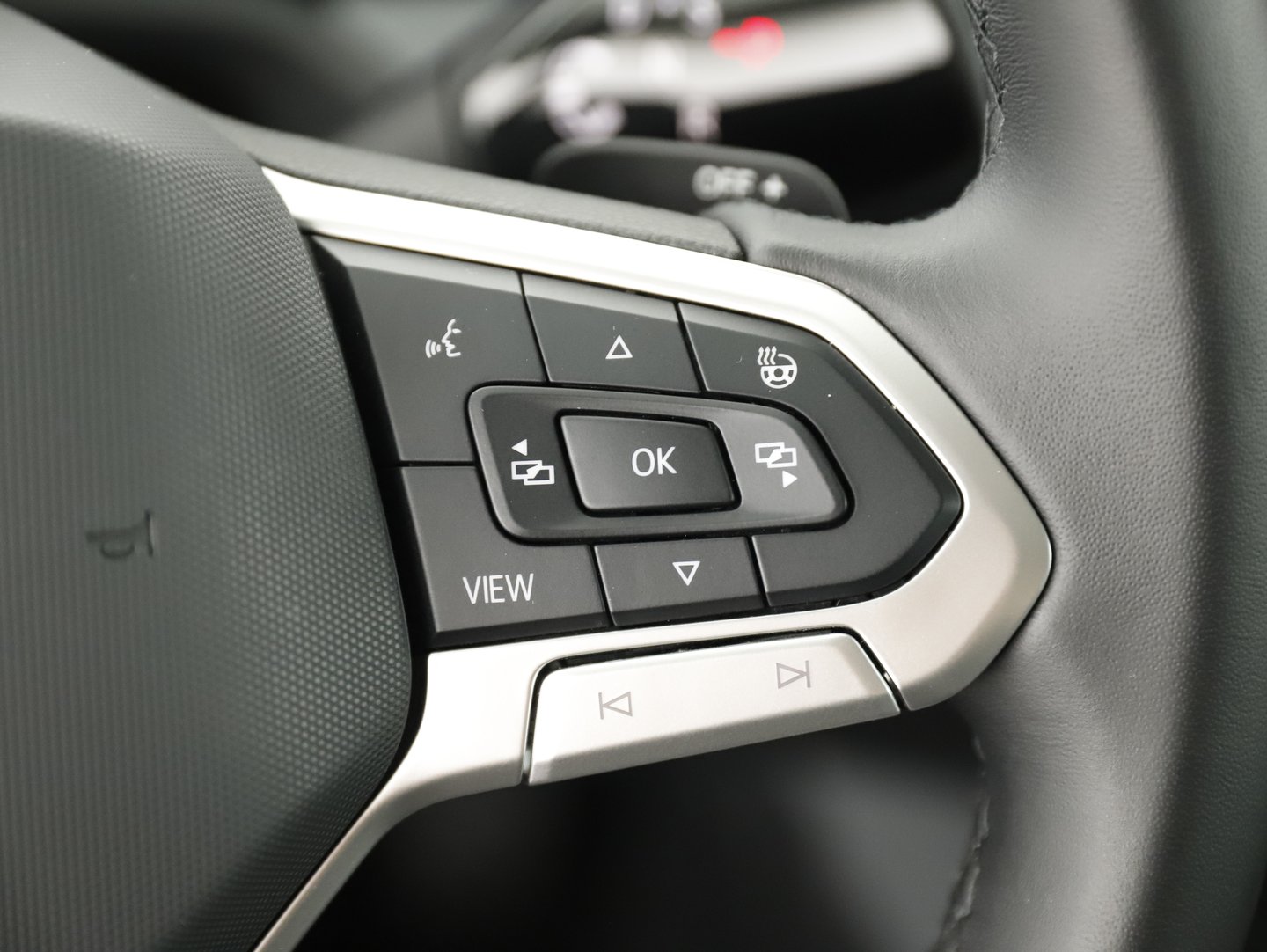 VW Passat Variant Business eTSI DSG | Bild 14 von 24
