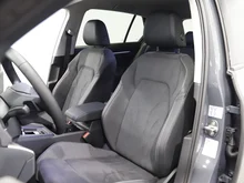 VW Golf Rabbit mHEV DSG in Delfingrau Metallic