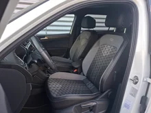 VW Tiguan Allspace R-Line TDI 4MOTION DSG in Oryxweiß Perlmutteffekt
