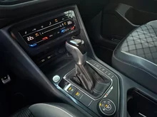 VW Tiguan Allspace R-Line TDI 4MOTION DSG in Oryxweiß Perlmutteffekt