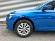 Škoda Kamiq Active TSI in Race-Blau Metallic