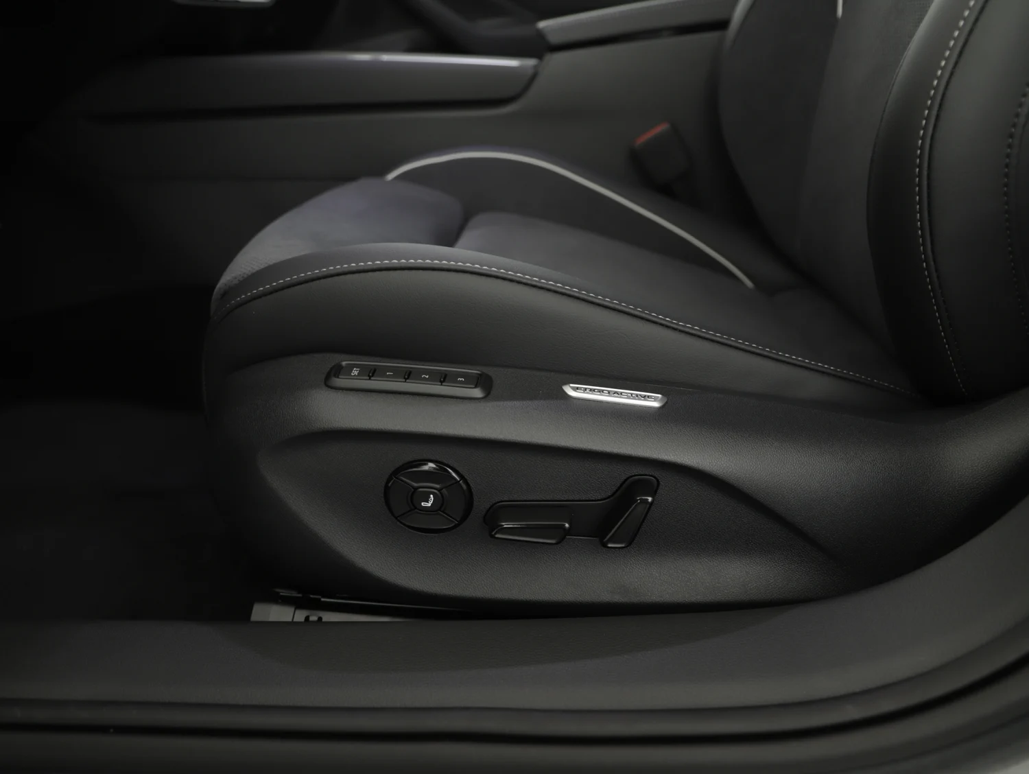 Bild eines VW Passat Variant Business eHybrid 150kW