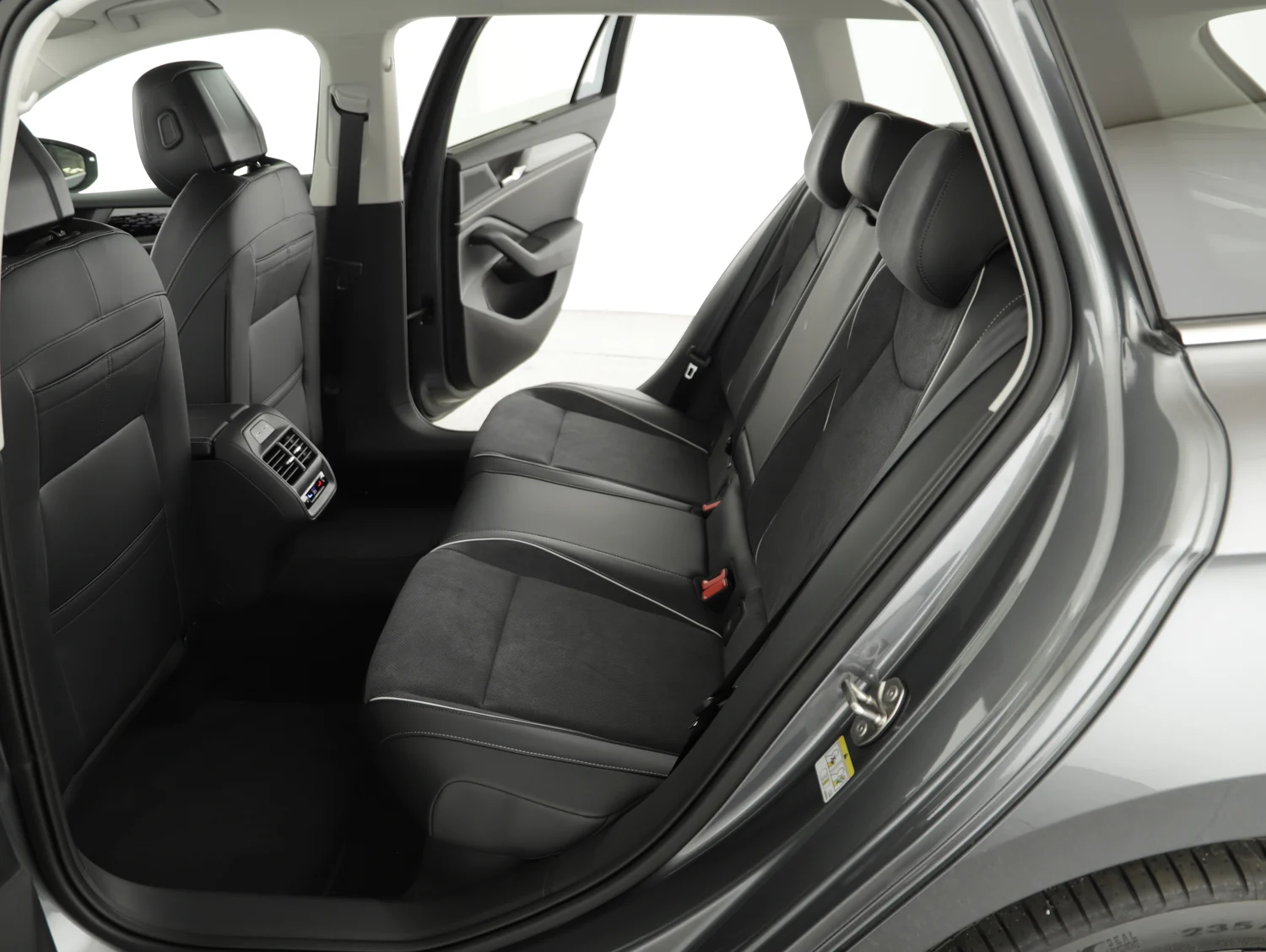 Bild eines VW Passat Variant Business eHybrid 150kW
