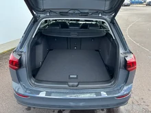 VW Golf Variant Business mHeV DSG in Delfingrau Metallic