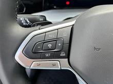 VW Golf Variant Business mHeV DSG in Delfingrau Metallic