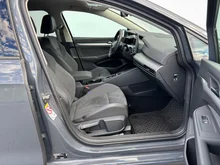 VW Golf Variant Business mHeV DSG in Delfingrau Metallic