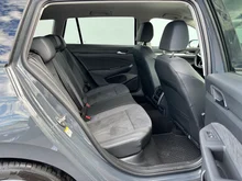 VW Golf Variant Business mHeV DSG in Delfingrau Metallic