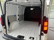 VW Kastenwagen Transporter Kastenwagen TDI in Clear White