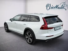 Volvo V60 Cross Country Pro AWD in weiß