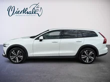Volvo V60 Cross Country Pro AWD in weiß
